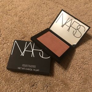 NARS HIGHLIGHTING POWDER